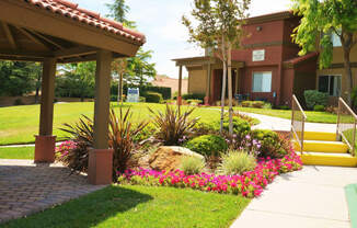 The Arches at Regional Center West Apartments