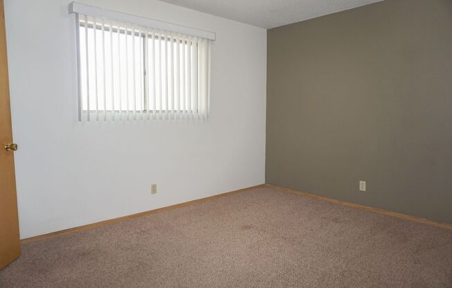 2 beds, 1 bath, 800 sqft, $900, Unit 18
