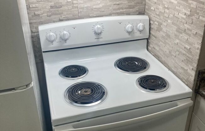 1 bed, 1 bath, $995, Unit 302