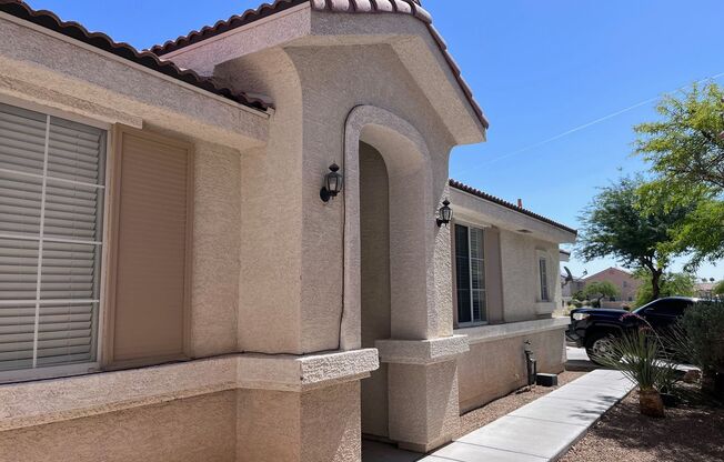 Single Story - 2 bedroom (Gated)