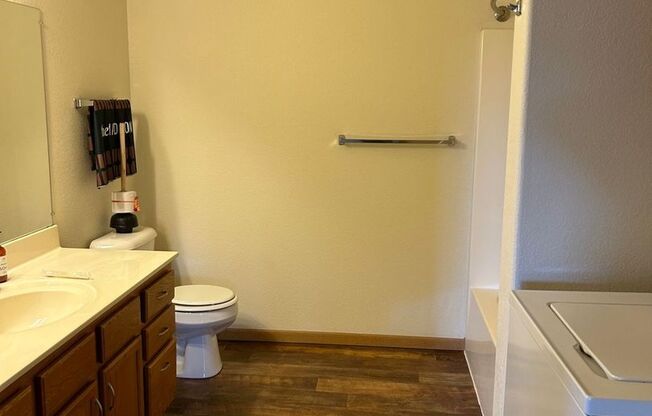 2 beds, 1 bath, 1,171 sqft, $1,665, Unit 54442