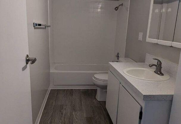 2 beds, 2 baths, 959 sqft, $1,895, Unit 9393