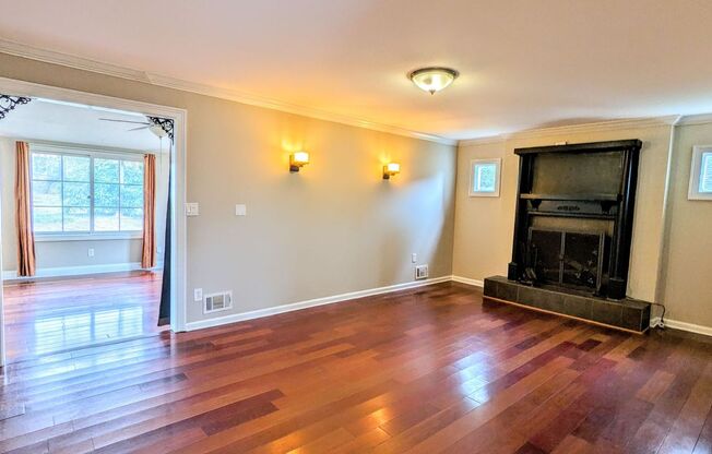 4 beds, 2.5 baths, $3,400