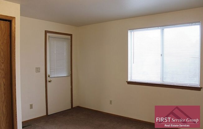 2 beds, 1 bath, 950 sqft, $1,350, Unit 4347 W Camas St #102