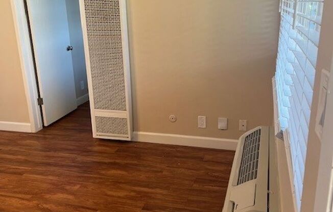 1 bed, 1 bath, $2,045, Unit M