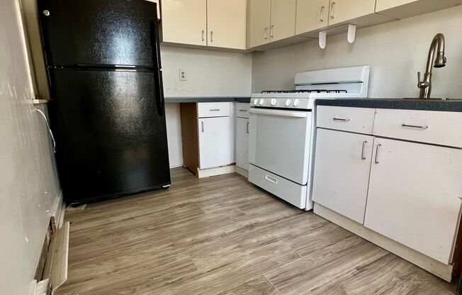 Stunning 3-Bedroom Townhome in Carroll Park! Available NOW!