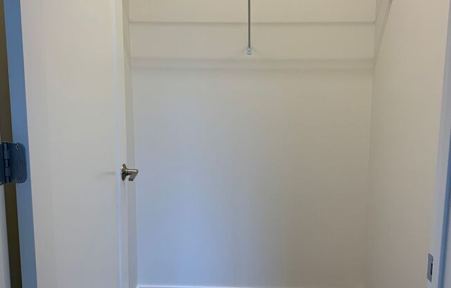 1 bed, 1 bath, 869 sqft, $2,440, Unit 218