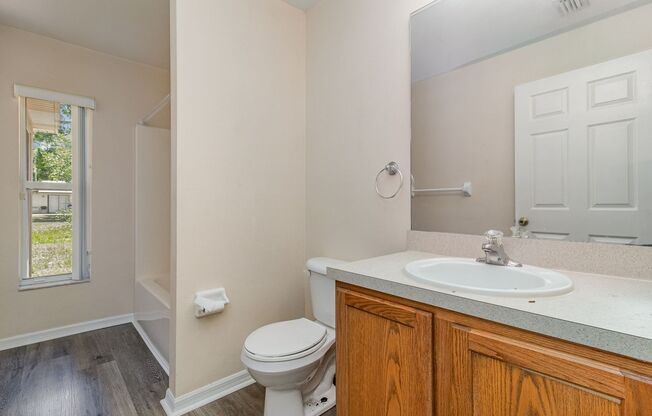 4 beds, 2 baths, $2,100, Unit 586 Justine Ave NW