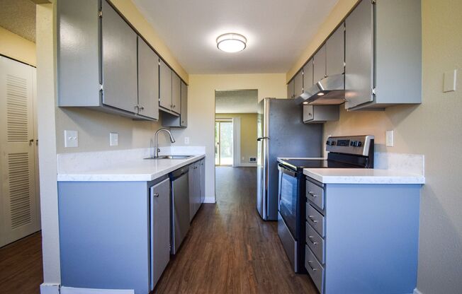 Spacious 2 bedroom 1.5 bath Town house Apartment!