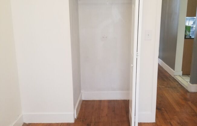 2 beds, 1 bath, $2,500, Unit 3H