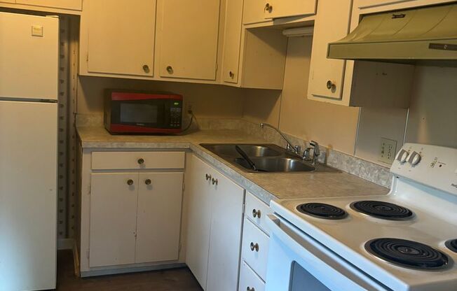 1 bed, 1 bath, $650