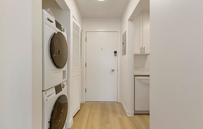 1 bed, 1 bath, 837 sqft, $2,062, Unit 305