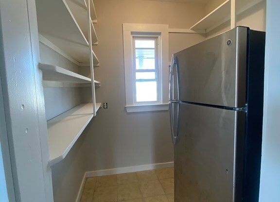 3 beds, 1 bath, 1,100 sqft, $2,700, Unit 2