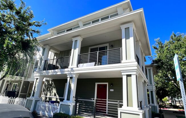 Wonderful 3 story newer townhome in Desirable South Fremont Location