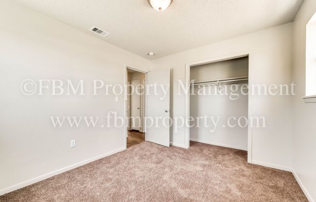 2 beds, 1 bath, $895, Unit 402