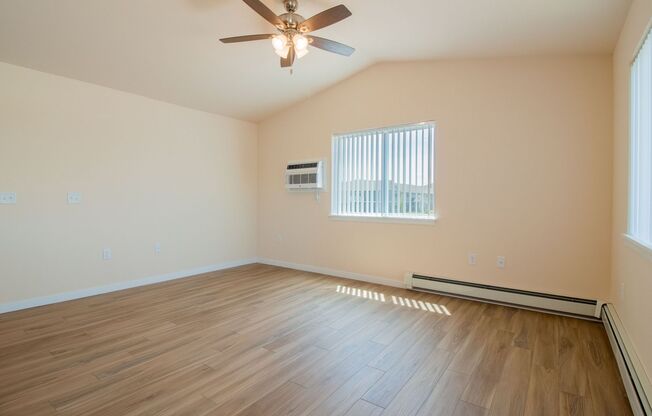 1 bed, 1 bath, 743 sqft, $1,499, Unit EC 4237-18