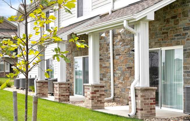 Luxury studio, one, and two bedroom apartment homes featuring granite countertops, stainless steel appliances, and fireplaces at East Lake Flats in Lincoln, NE