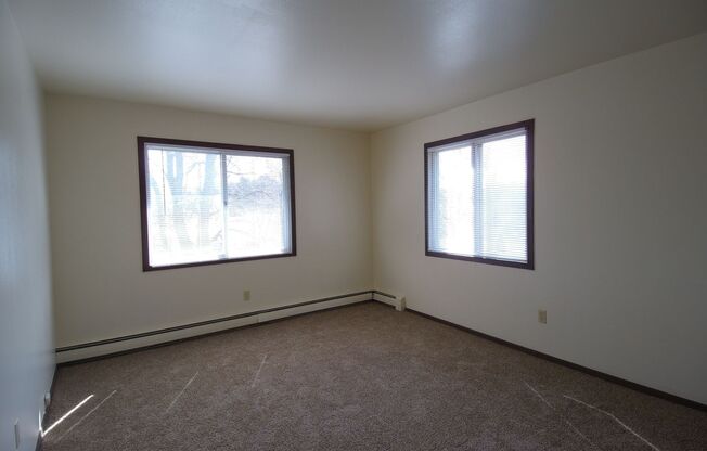 2 beds, 1 bath, 900 sqft, $1,170, Unit 4719 Indian Hills Dr., #12, Mount Pleasant, WI 53406