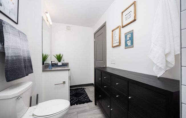 Studio, 1 bath, 605 sqft, $1,230, Unit 301