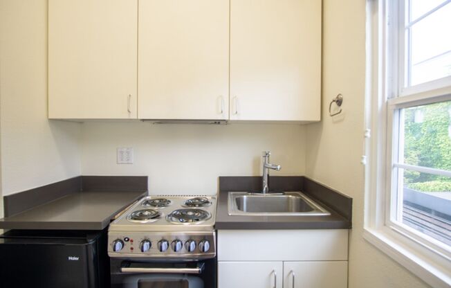 Studio, 1 bath, $1,075, Unit 200