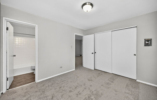 1 bed, 1 bath, 400 sqft, $875, Unit 13