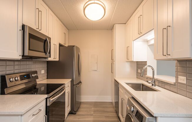 2 beds, 2 baths, 1,039 sqft, $2,285, Unit 637-302