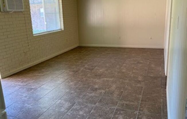 2 beds, 1 bath, $775, Unit TT112