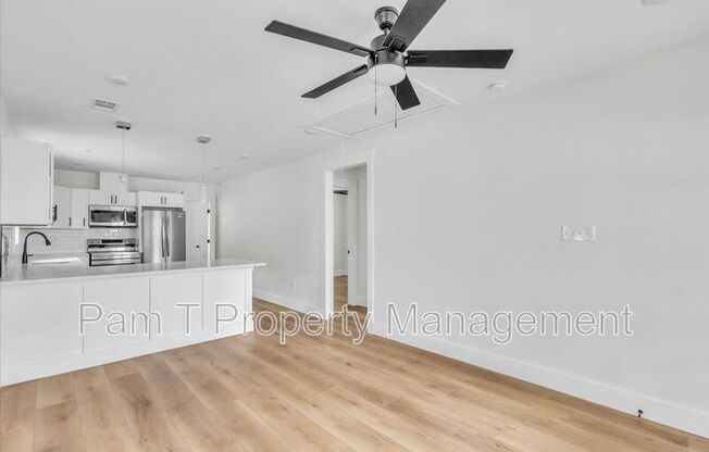 618 E WALDBURG
