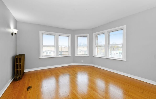 2 beds, 1 bath, $1,780, Unit 8711-3W