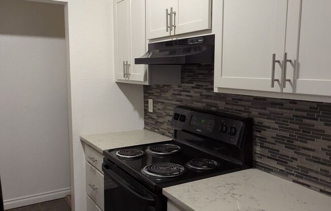 1 bed, 1 bath, 640 sqft, $1,800, Unit 207