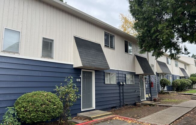 3 beds, 1 bath, 872 sqft, $1,640, Unit 2-17