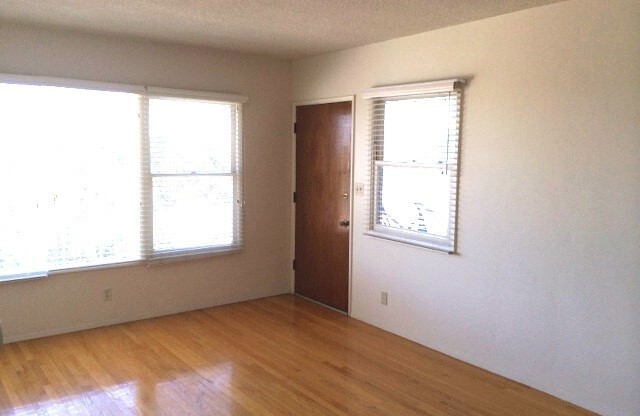 2 beds, 1 bath, 900 sqft, $2,495, Unit 4