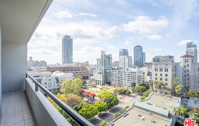 2 beds, 2 baths, 1,621 sqft, $4,800, Unit 1509