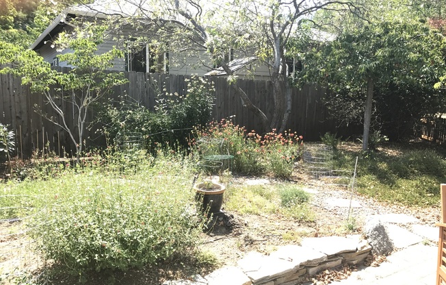 3 beds, 2 baths, $2,300