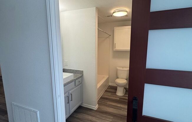 Studio, 1 bath, 573 sqft, $979, Unit 7H-323