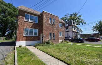 111 SHARON AVE
