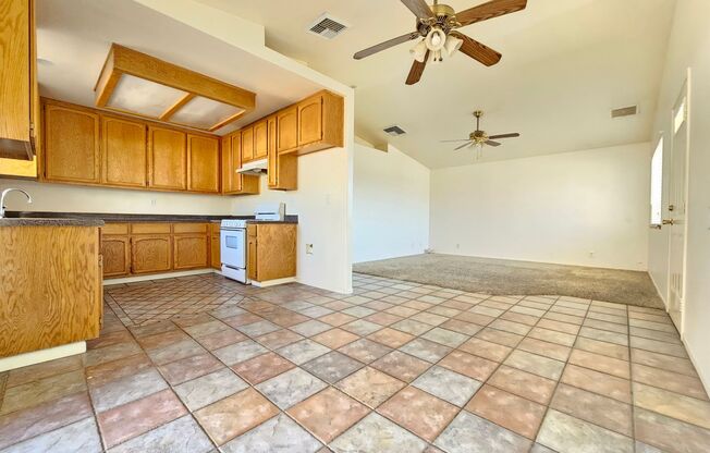 922 W SULLIVAN AVE