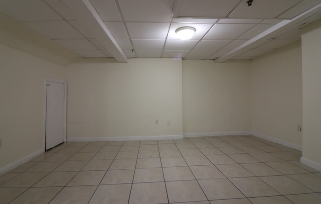 2 beds, 1 bath, $2,895, Unit B3