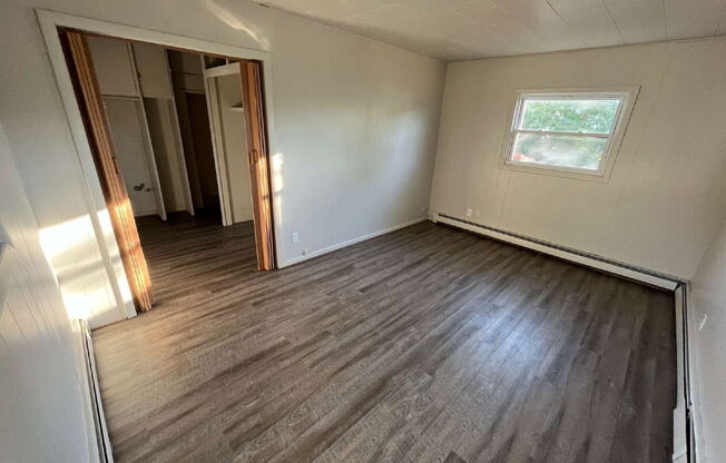 1106 E PRYOR AVE