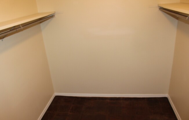 Studio, 1 bath, 520 sqft, $860, Unit 307