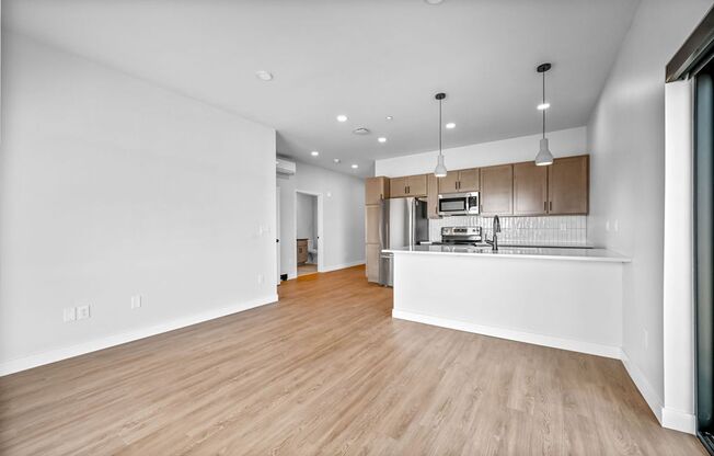 2 beds, 1 bath, 838 sqft, $1,895, Unit 413