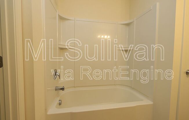 3 beds, 2.5 baths, 1,304 sqft, $1,760, Unit 105