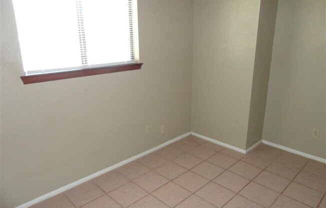 3 beds, 2 baths, $1,595