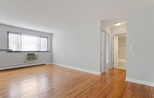 1 bed, 1 bath, 525 sqft, $1,800, Unit 545