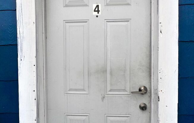 1142 Lyle St