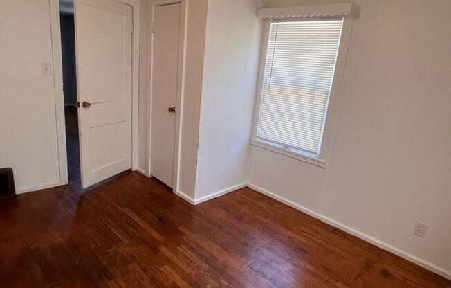 2 beds, 1 bath, $1,050