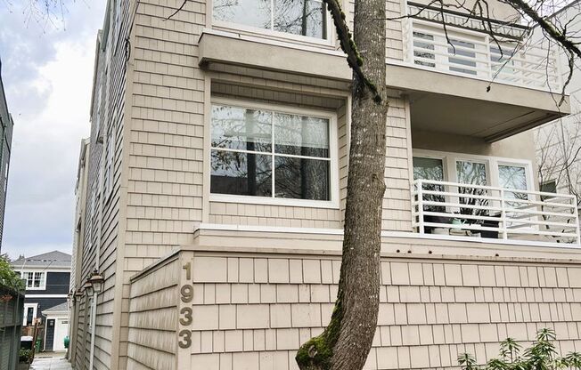 Stunning 2 Bedroom Townhouse Just Steps to the Beach in Madison Park!
