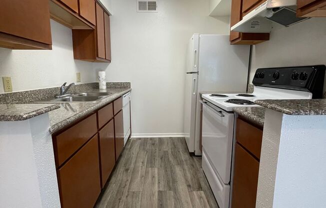 2 beds, 2 baths, 902 sqft, $1,004, Unit 240
