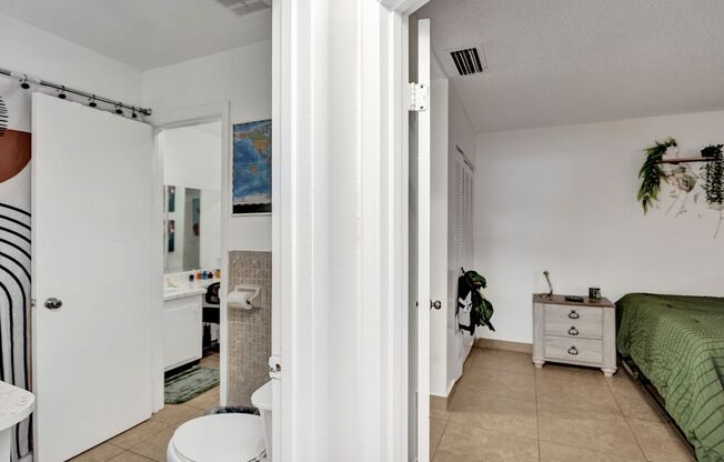 2 beds, 1 bath, 979 sqft, $1,850, Unit 135-3214