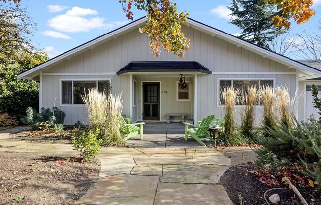 Two + Bed, 2 bath home in Quiet Ashland Neighborhood!  Available Now